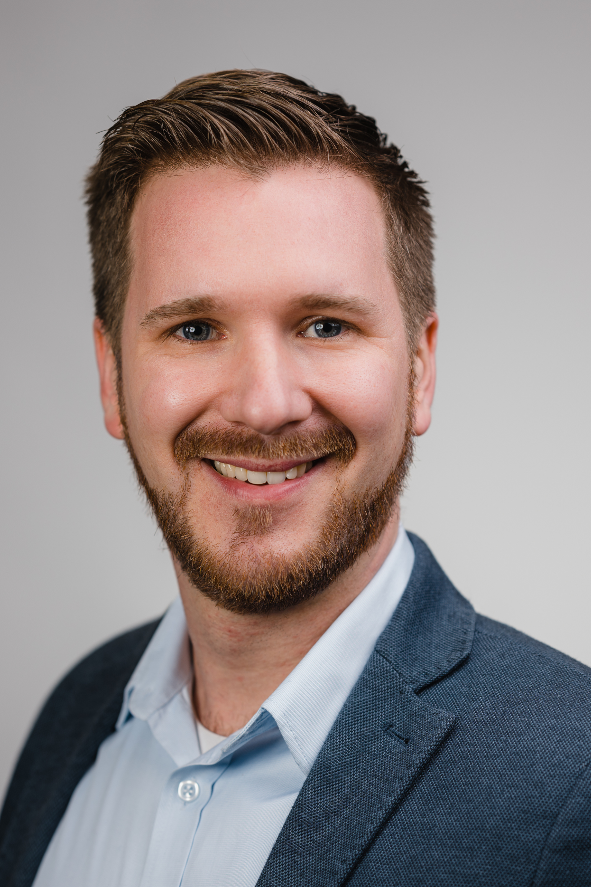 Portraitbild Alexander Wrobel