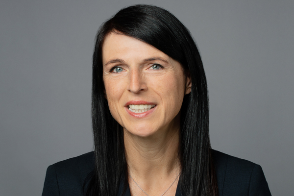 Porträt von Susanne Kochendörfer, Geschäftsbereichsleiterin Finanzen und Beitrag