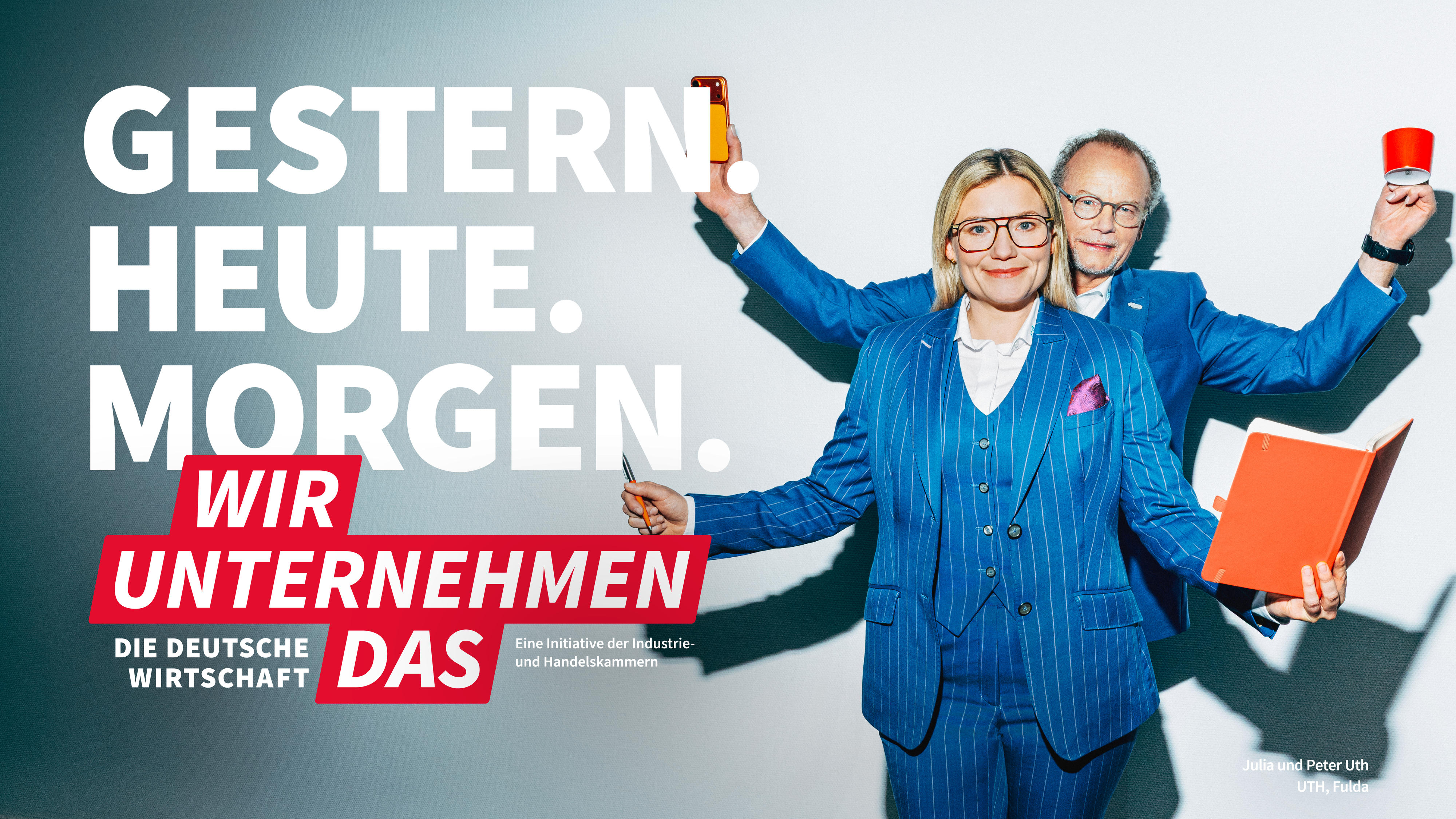 Auf dem Bild steht: Gestern. Heute. Morgen. inkl. das Kampagnen Logo und 2 Personen die hintereinander stehen. 