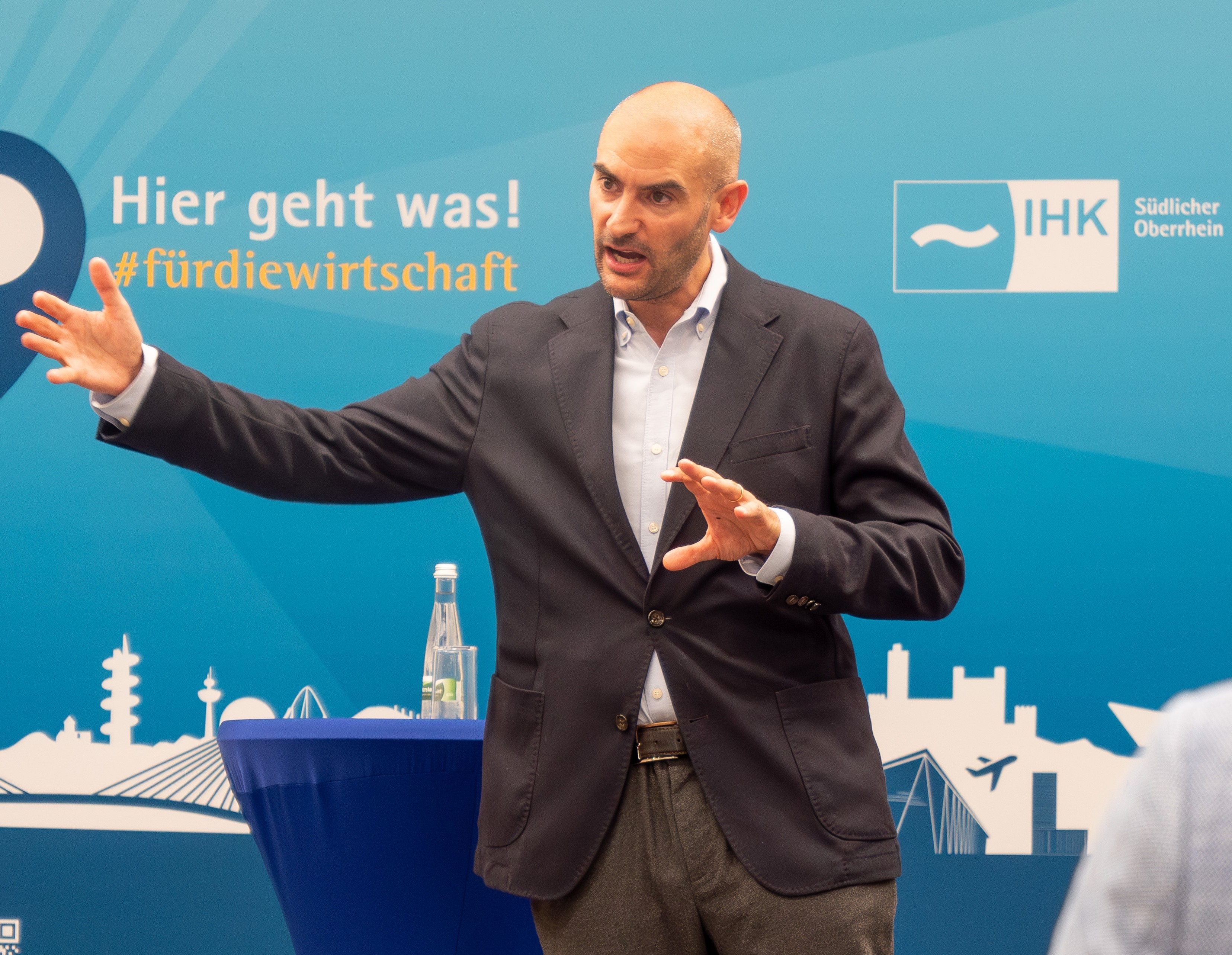 Bayaz Rede IHK-Forum Cardslider Ausschnitt