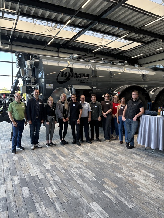 WJ-Gruppenfoto bei KUMM Technik