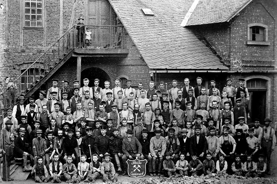 Belegschaft des Werkes Schelderhütte der Burger Eisenwerke