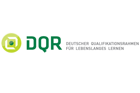 Logo in Grün Tönen, fetter Schriftzug: DQR - Deutscher Qualifikationsrahmen für lebenslanges Lernen