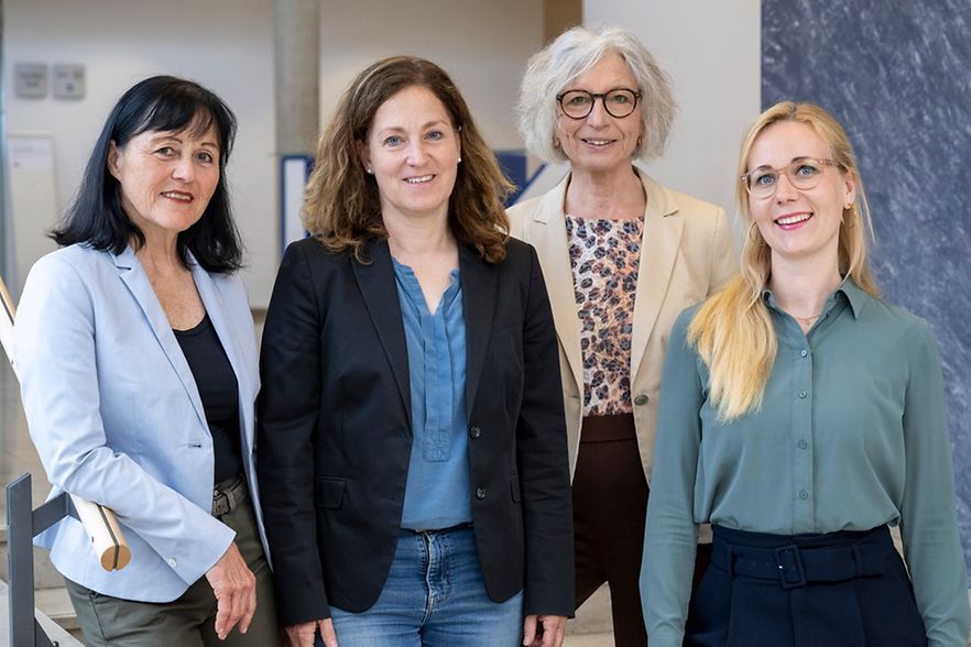 Team stehend: Carola Dietz, Simone Stratmann, Cristina Battisti, Johanna Menzel (v.l.n.r.) 