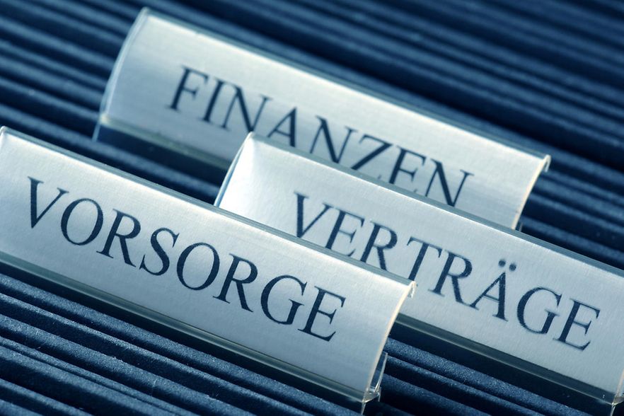 H&auml;ngeregisterordner wurden mit der Beschriftung Finanzen, Vertr&auml;ge, Vorsorge beschriftet.