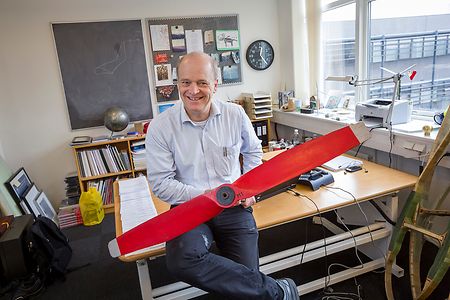 Henrik Stiesdal in seinem B&uuml;ro