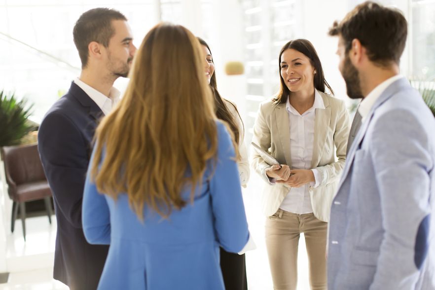 Junge Unternehmer im Gespr&auml;ch
