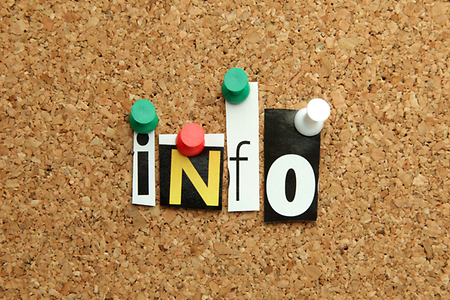 Schriftzug Info auf Pinnwand