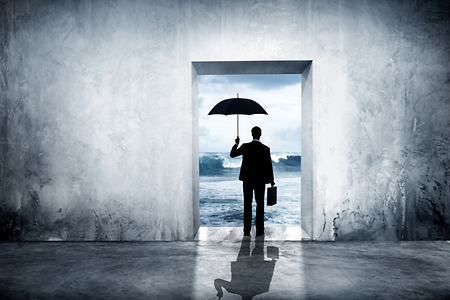 Mann mit Regenschirm