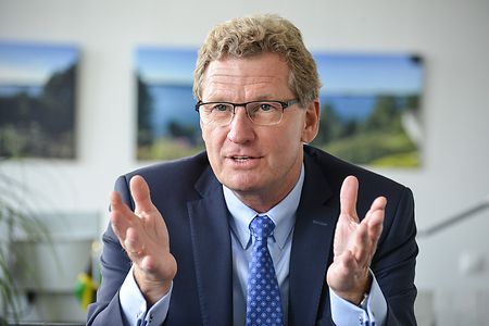 Dr. Bernd Buchholz