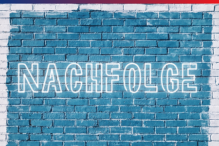Symbolbild Wand mit der Aufschrift Nachfolge