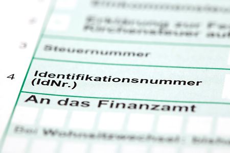 steuererkl&auml;rungsformular schr&auml;g fotografiert