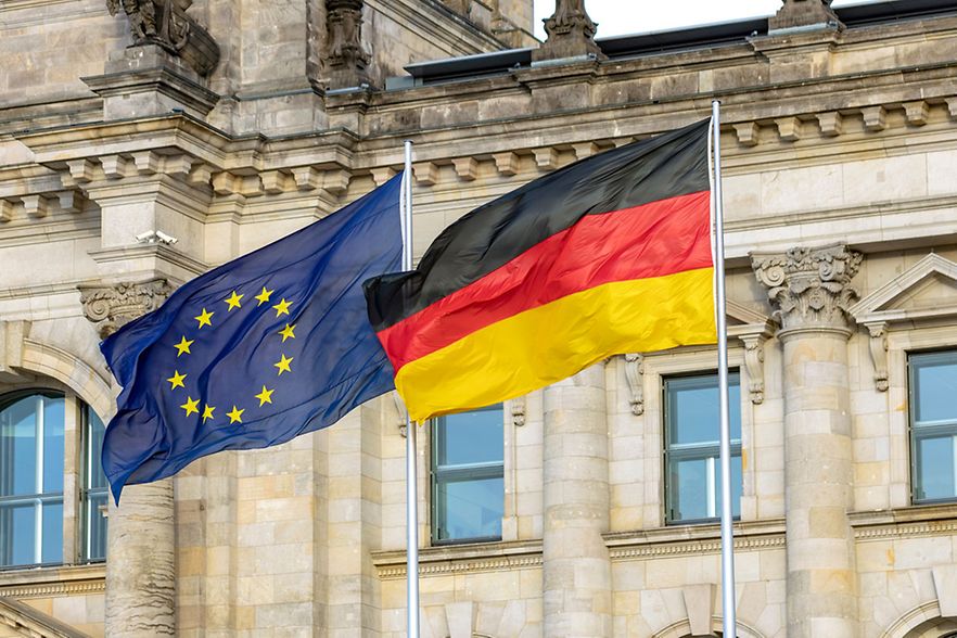 Flaggen Deutschland und EU