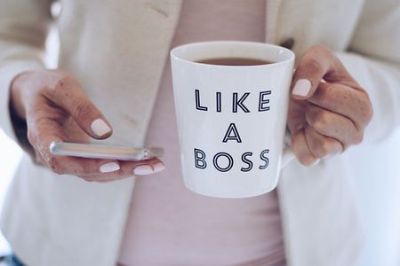Frau_Tasse_Boss