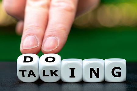 Talking_Doing_Wuerfel_FrankHH_shutterstock_Inet