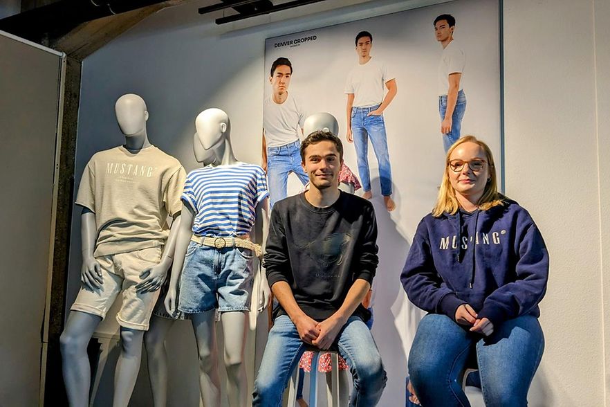 Auszubildender Stefan Ritter und Auszubildende Elisa Imbery.