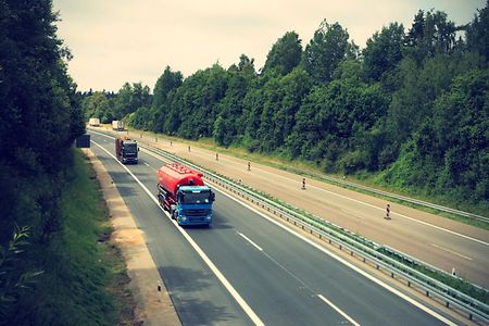 truck-2138974_1920