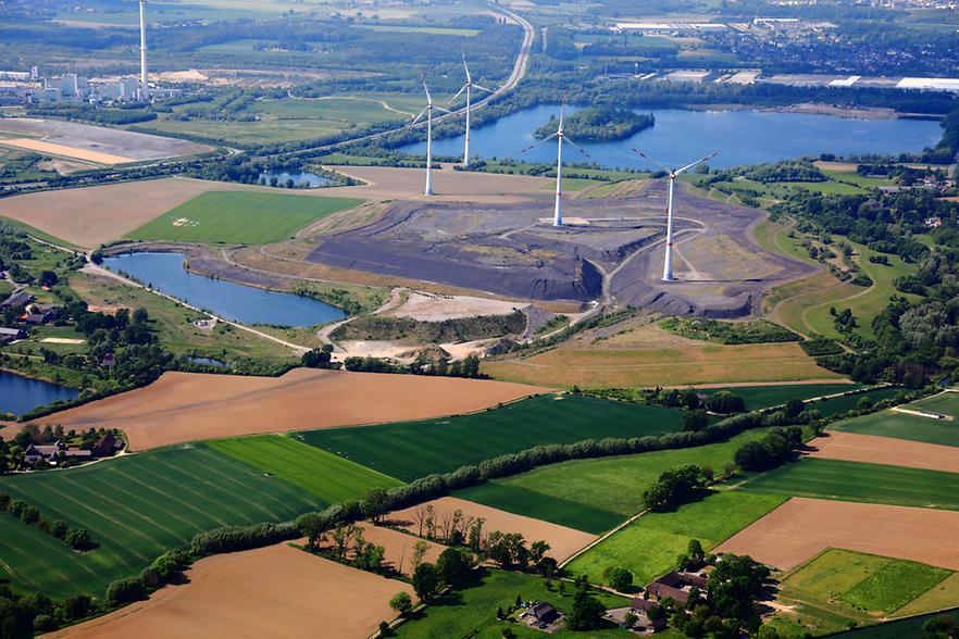 IHK lobt Entscheidung der Stadt Moers Luftaufnahme von Moers Kohlenhuck