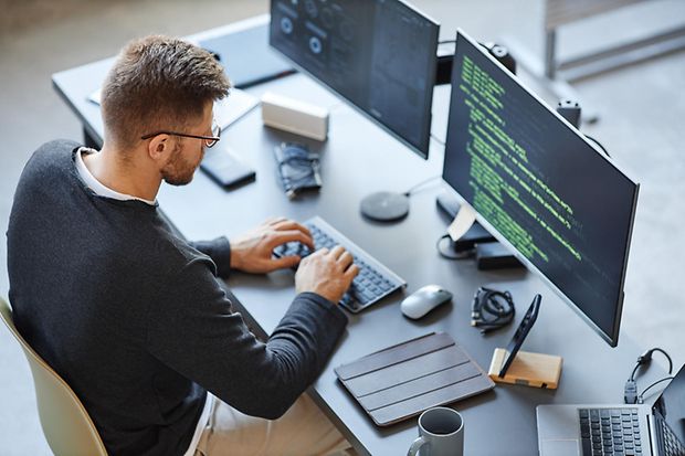 Programmierer bei der Arbeit