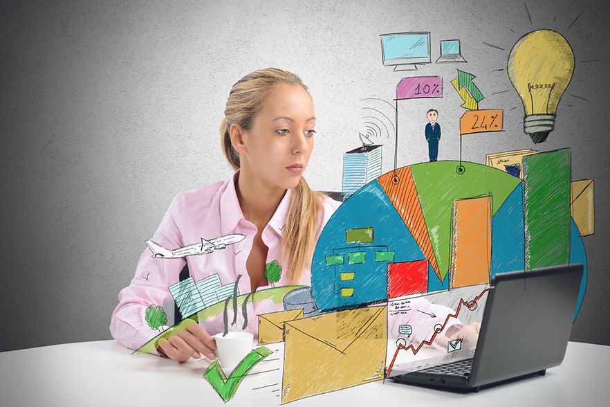 Frau_Grafiken_Laptop_alphaspirit.it_shutterstock_Inet