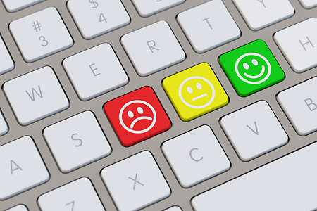 Tastatur mit roter, gelber und grüner Taste, darauf jeweils Smileys