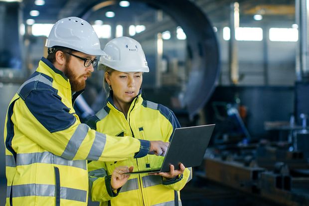 Industrie Fachkr&auml;fte AdobeStock_182072919