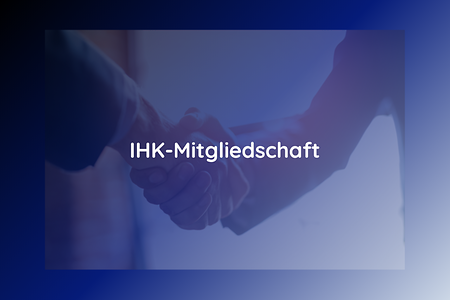 Schriftzug "IHK-Mitgliedschaft". Im Hintergrund sch&uuml;tteln sich zwei Menschen die H&auml;nde.