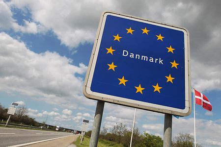 Europ&auml;isches Verkehrsschild betitelt mit "D&auml;nemark"