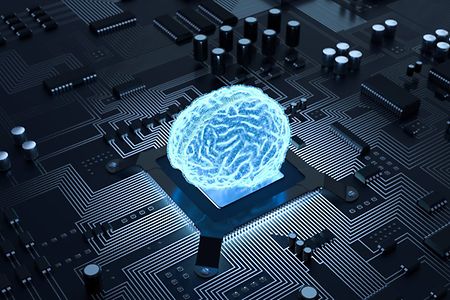 Illustration mit Computer-Chips, auf denen ein Gehirn dargestellt ist