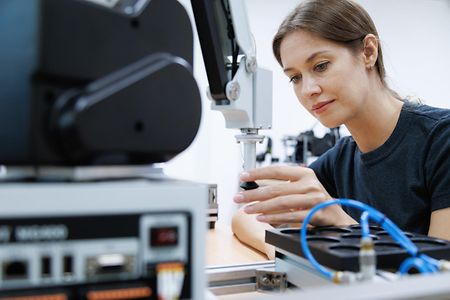 Ausbildung neue Berufe AdobeStock_675362493