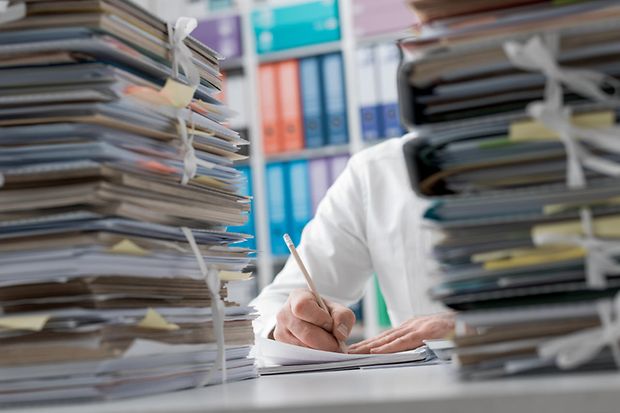 B&uuml;rokratie AdobeStock_191513656
