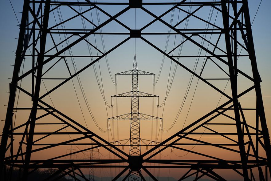 Strommast_Jan von nebenan_shutterstock_Inet