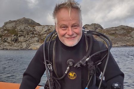 Ulf von Finthel im Tauchanzug auf einem Schlauchboot