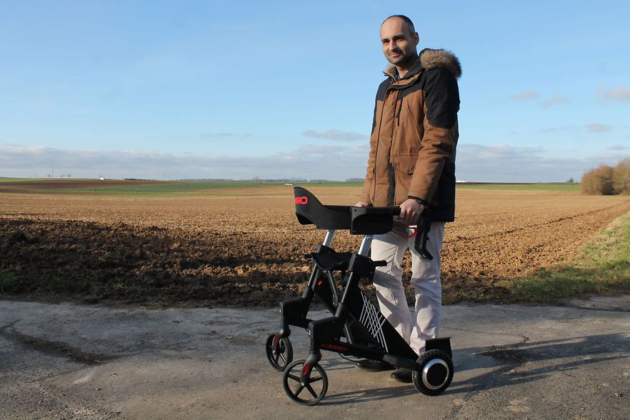 Frank D&ouml;berl entwickelte die Idee zu RoMiRo, einer Kombination aus einem Rollator und einem elektrischen Rollstuhl