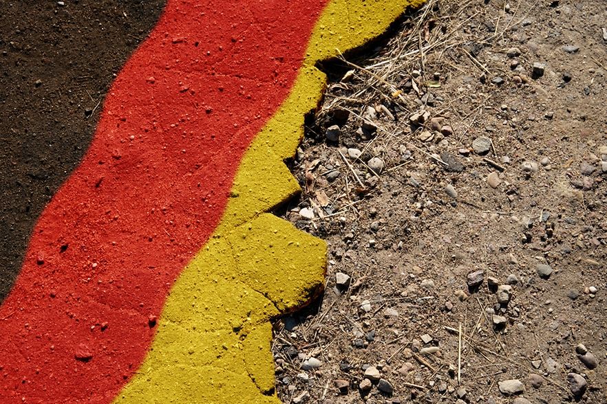 Business,And,Politics,Concept.,A,Crisis.,Flag,On,The,Broken