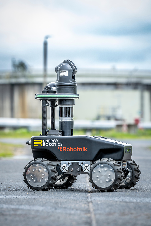 Die Roboterinspekteure von Energy Robotics werden bereits in großen Industrieanlagen eingesetzt. KI-gestützt erkennen sie Anomalien und können Warnmeldungen abgeben.
Foto eines Roboterinspektors