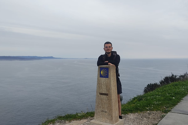Leon Zorn am Ende seiner Pilgerwanderung nach Finisterre