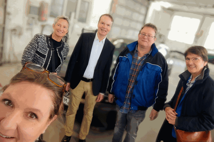 Veronika Pommer, Beate Kimmel, Philip Pongratz und Rita Petry besuchen die Lackier -& Karosseriezentrum Sch&auml;fer GmbH 