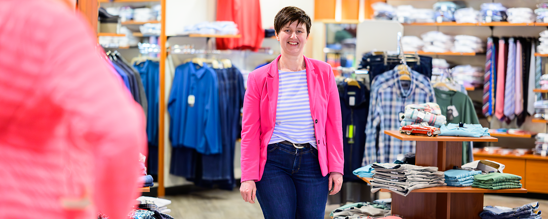 Mit Mut und modischem Gespür Bianca Köhler steht im Verkaufsraum des Modehauses Bartels.