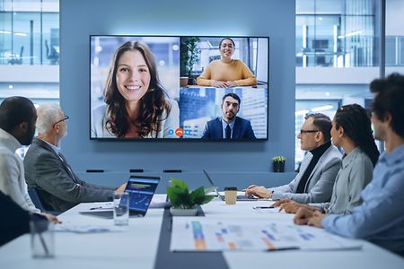 Videokonferenz_Gorodenkoff_shutterstock_Inet
