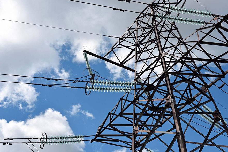 Strommast_Oleksandr Filatov_shutterstock_Inet
