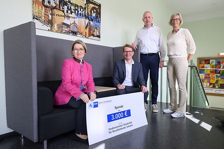 Spenden&uuml;bergabe_Studienseminar