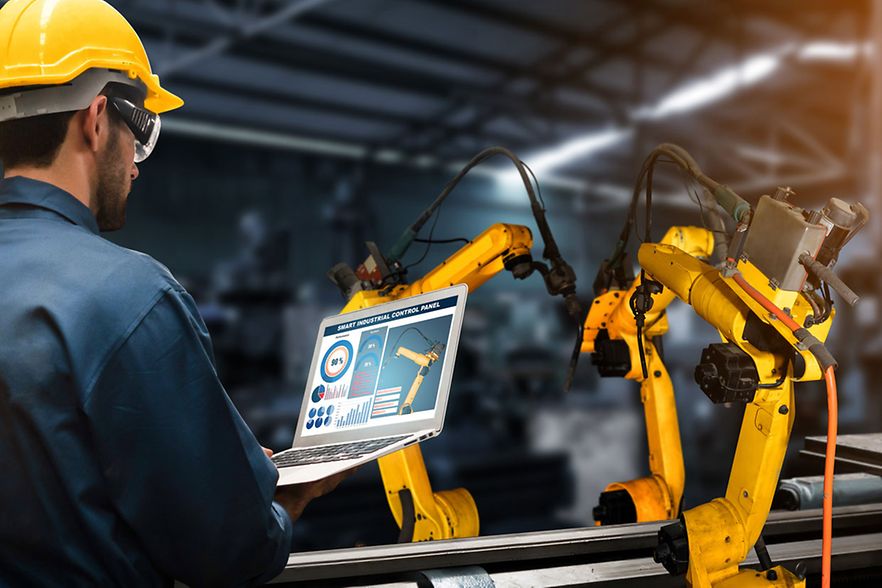Industrieroboter_Summit_Art_Creations_shutterstock_Inet