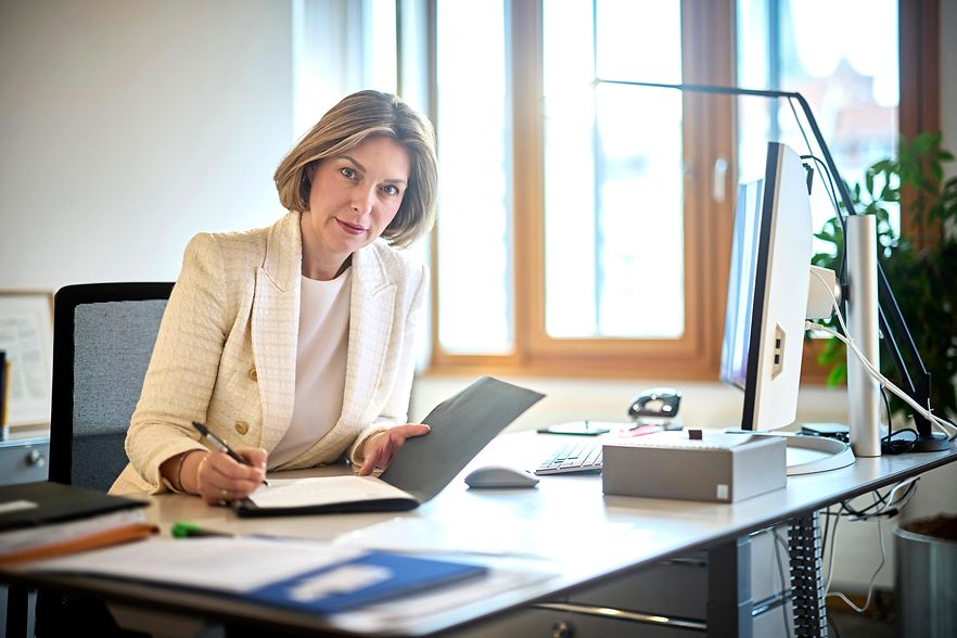 Dr. Helena Melnikov