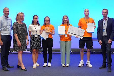 Gruppenbild mit den Gewinnerinnen und Gewinnern