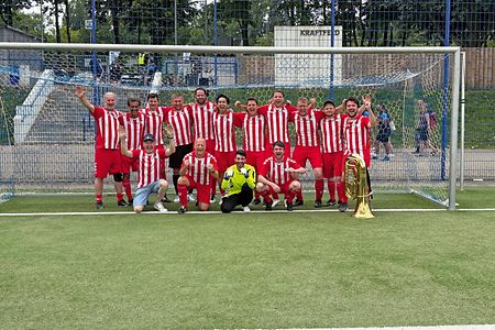 Mannschaftsfoto des IHK-K&ouml;ln-Fu&szlig;ball-Teams