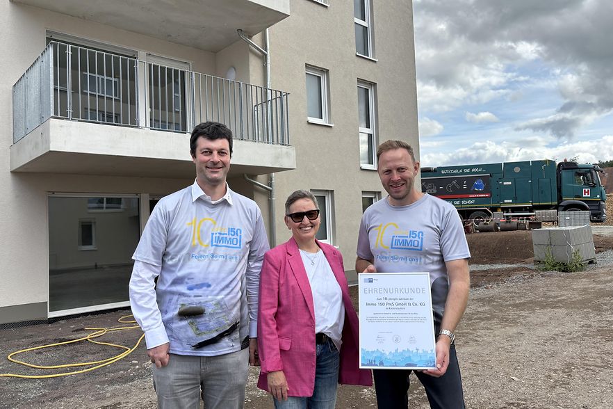 Urkunden&uuml;bergabe Immo 150 PmS, Lukas Knieriemen, Grit Wehrmann, Holger Schwambach