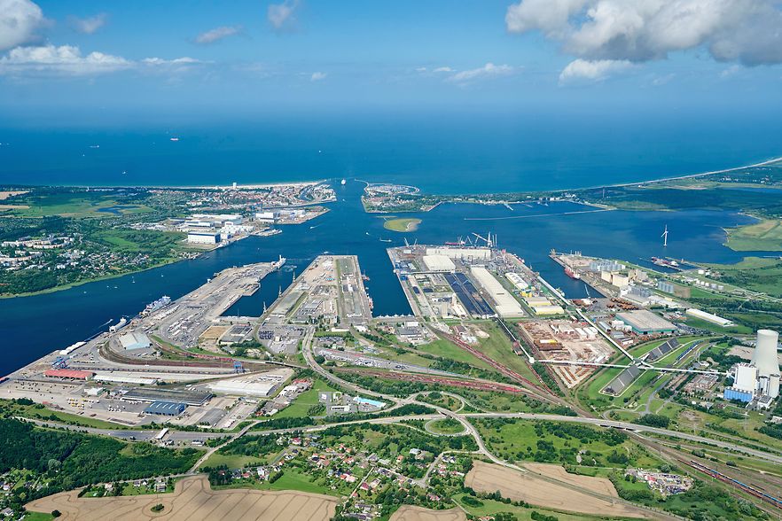 Eine Luftaufnahme vom Rostocker Seehafen