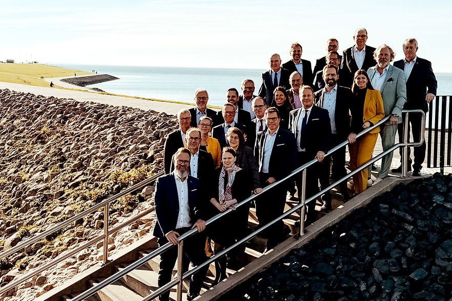 Gruppenbild der norddeutschen Wirtschafts- und Verkehrsminister in B&uuml;sum.