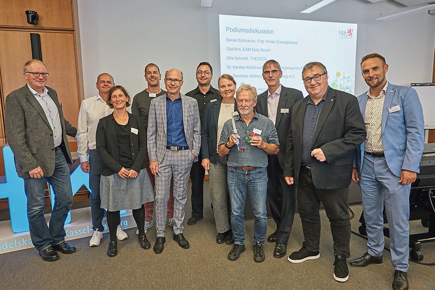 Eine gro&szlig;e Gruppe Menschen beim Vernetzungstreffen Wasserstoff in der IHK